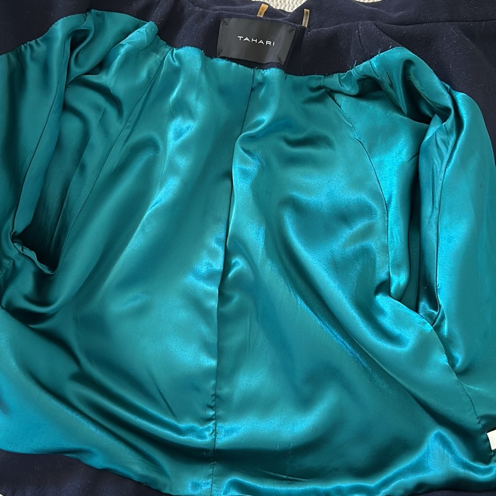 Tahari Navy cape style cropped jacket size medium - Picture 7 of 12